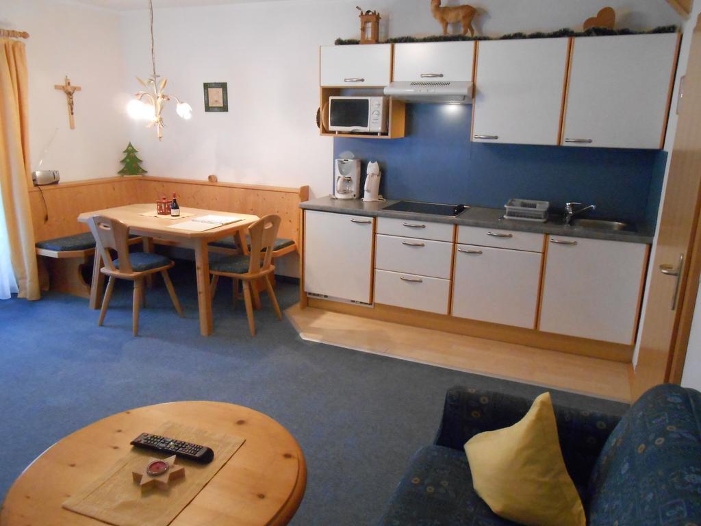 Pfannelerhof Apartment Leutasch Ruang foto